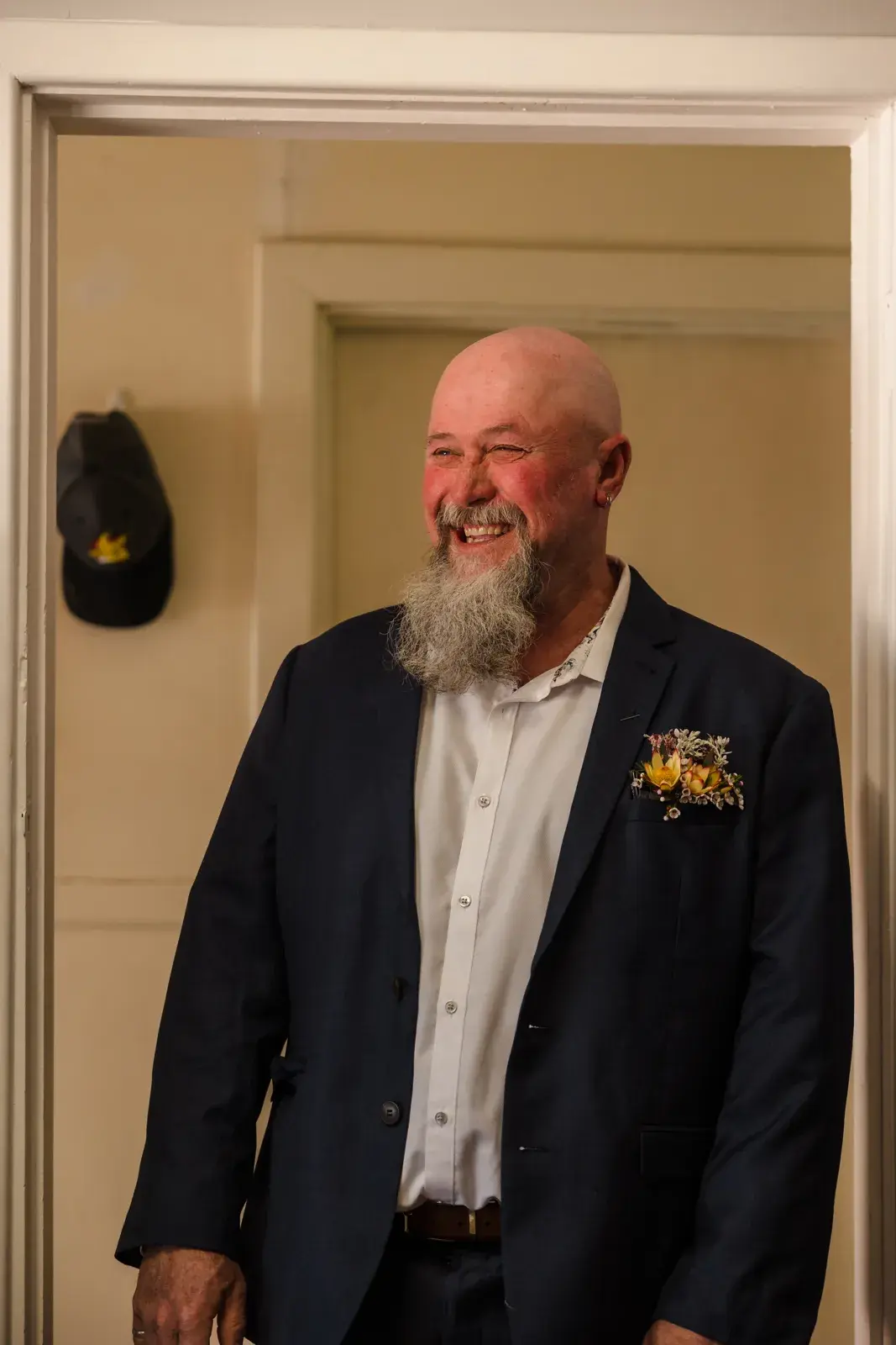 Courtney's dad sees her in her wedding dress for the first time