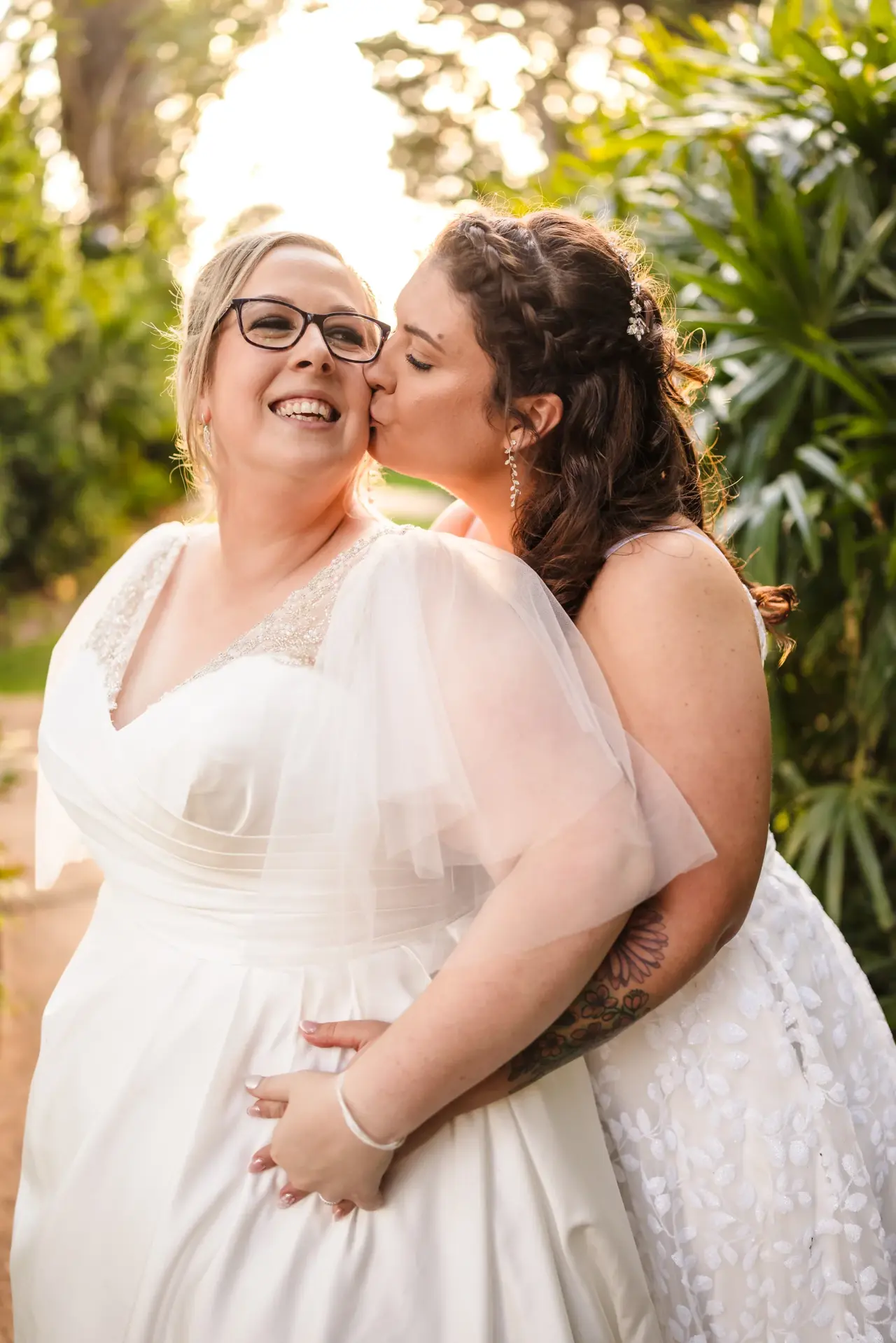 A romantic close-up of Kat and Jess in the gardens at Wanneroo Botanic Gardens