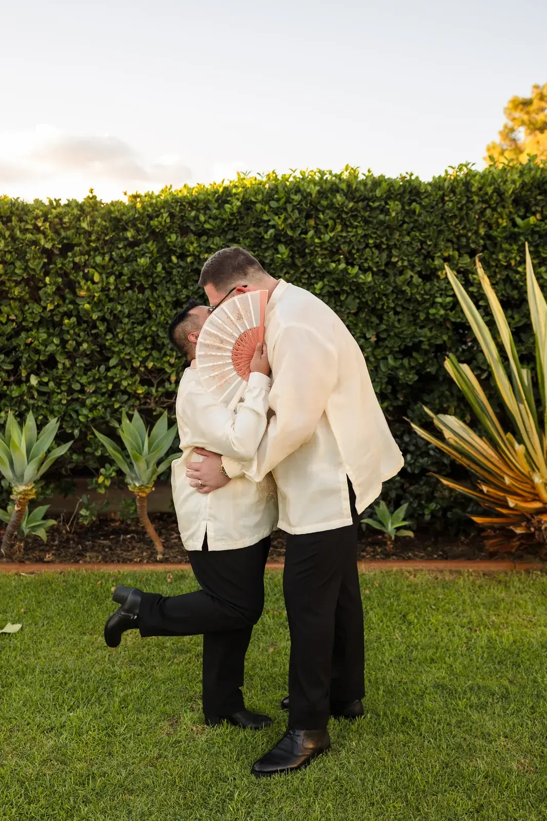 Lloyd and Mitch share a dramatic dip and kiss at Burswood on Swan