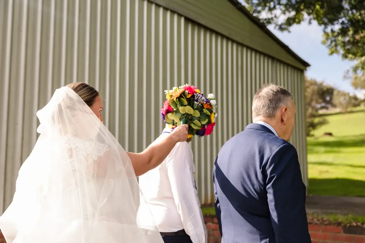 Sarah taps her dad on the shoulder for their first look at Quarry Farm