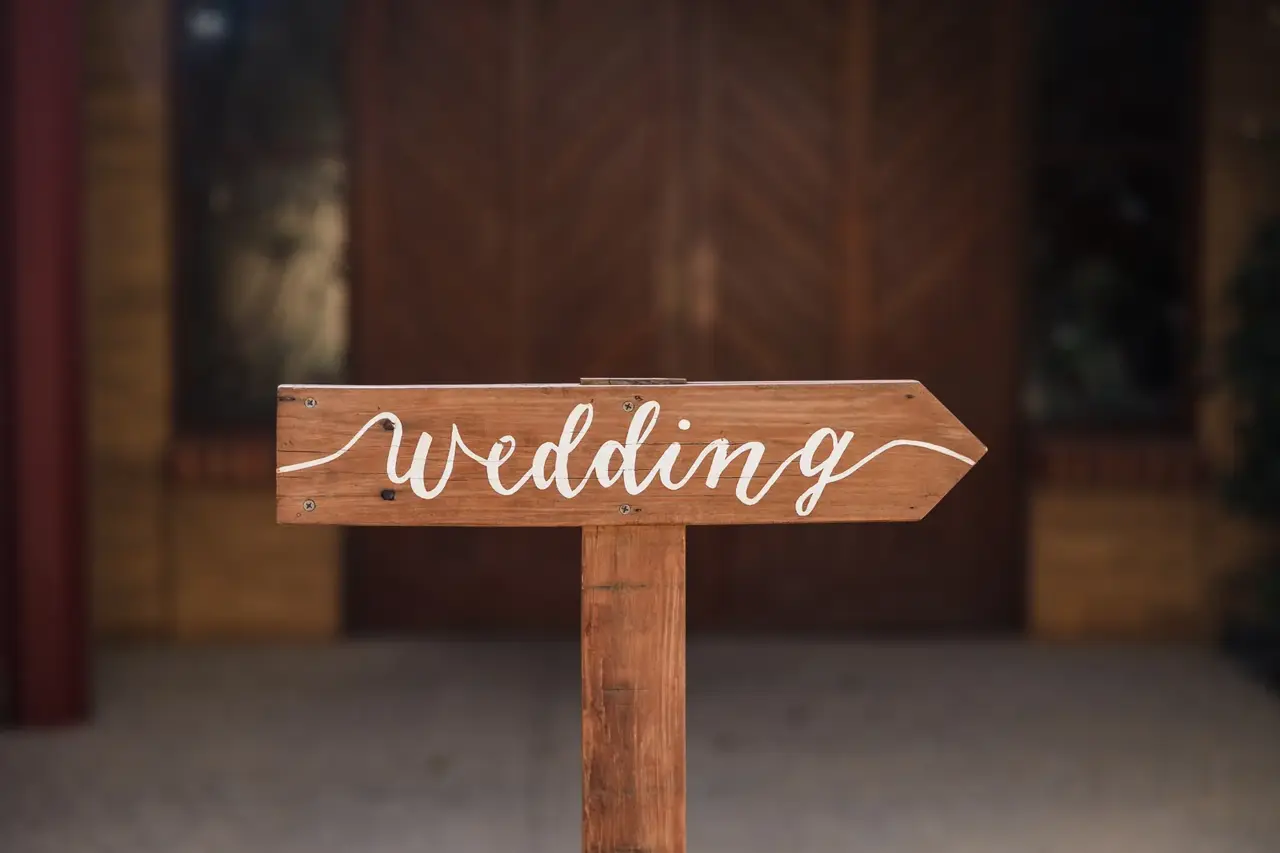 A wooden Wedding sign pointing the way at Quarry Farm