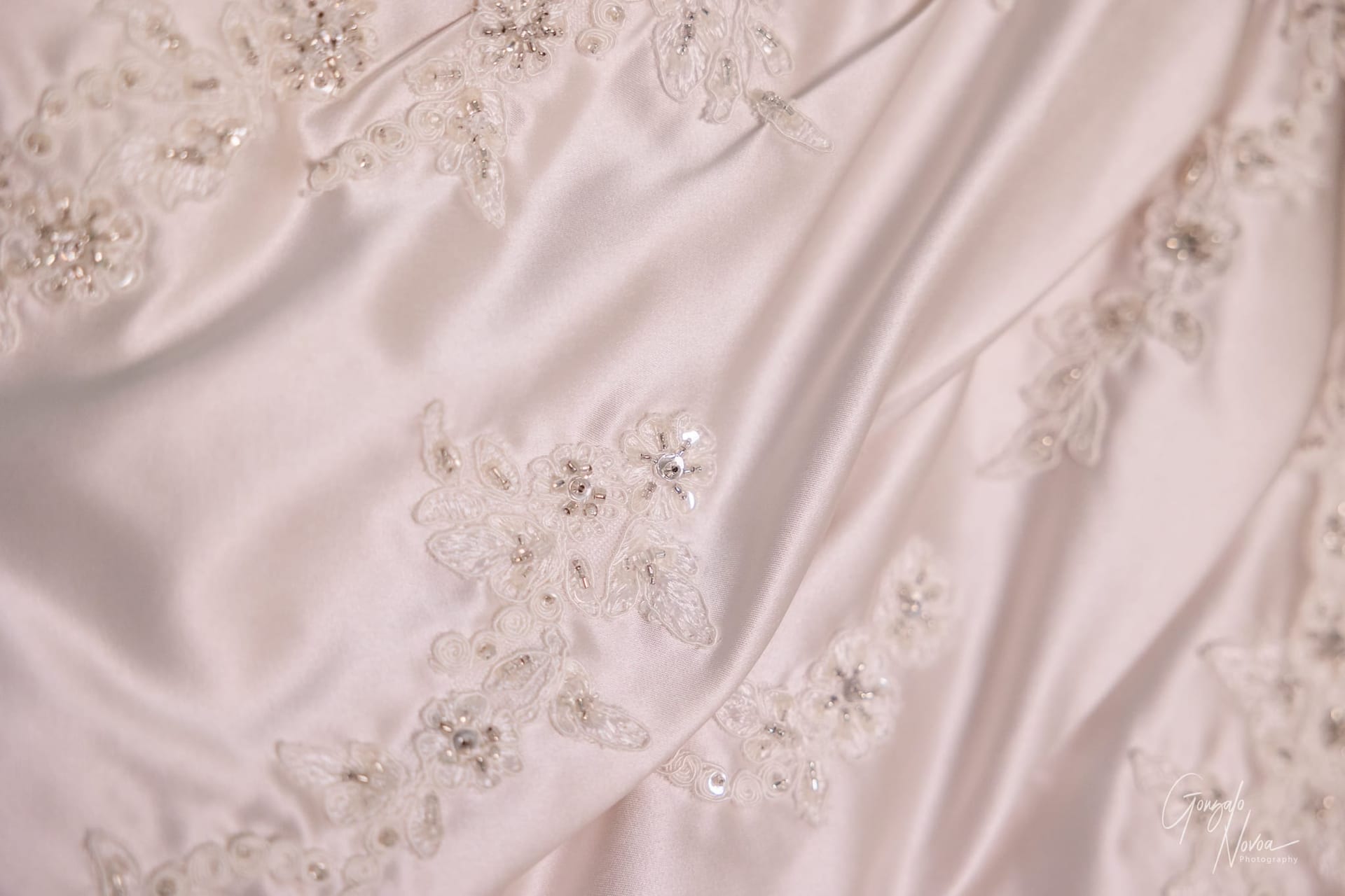 wedding details, her dress details