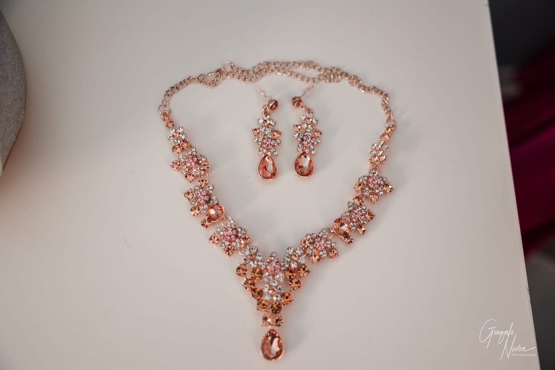 wedding details, her necklace