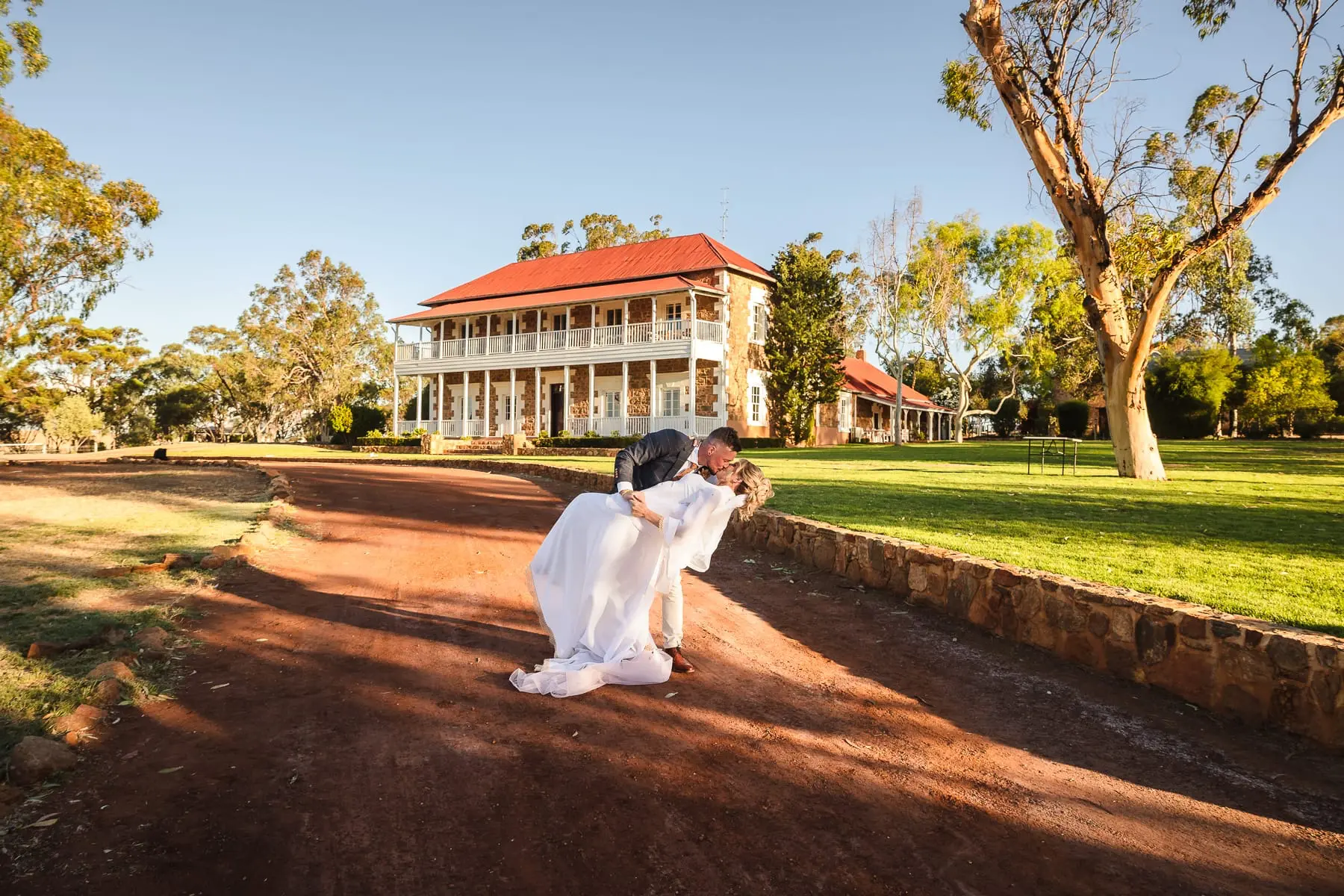 Couple sharing a kiss, photographed at Buckland Estate by Gonzalo Novoa